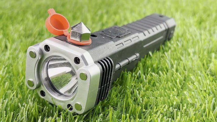 چراغ قوه سه حالته چند کاره: بررسی کامل 7 چراغ قوه سه حالته چند کاره در طبیعت