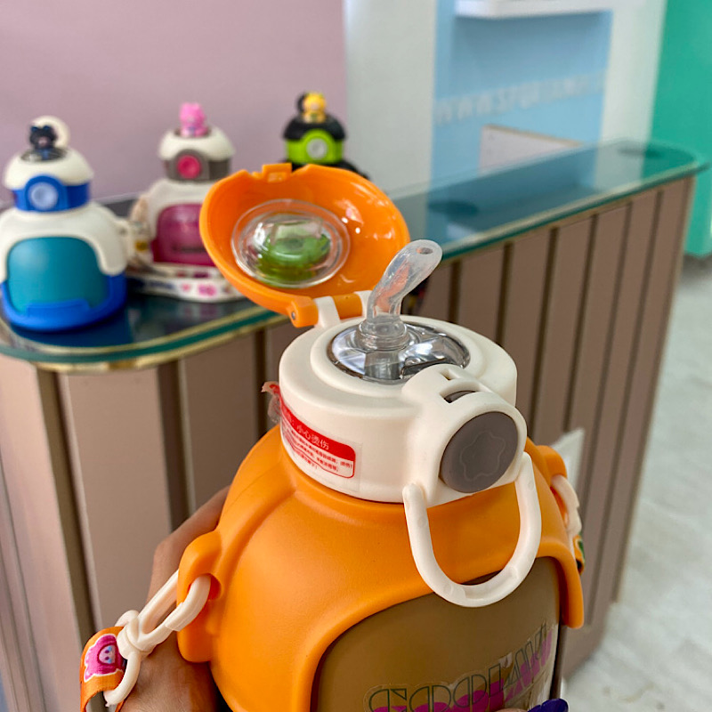 فلاسک قمقمه ای فانتزی استیل 316 مدل 600 میلی لیتری کد 621 4 فلاسک قمقمه ای فانتزی استیل 316 مدل 600 میلی لیتری